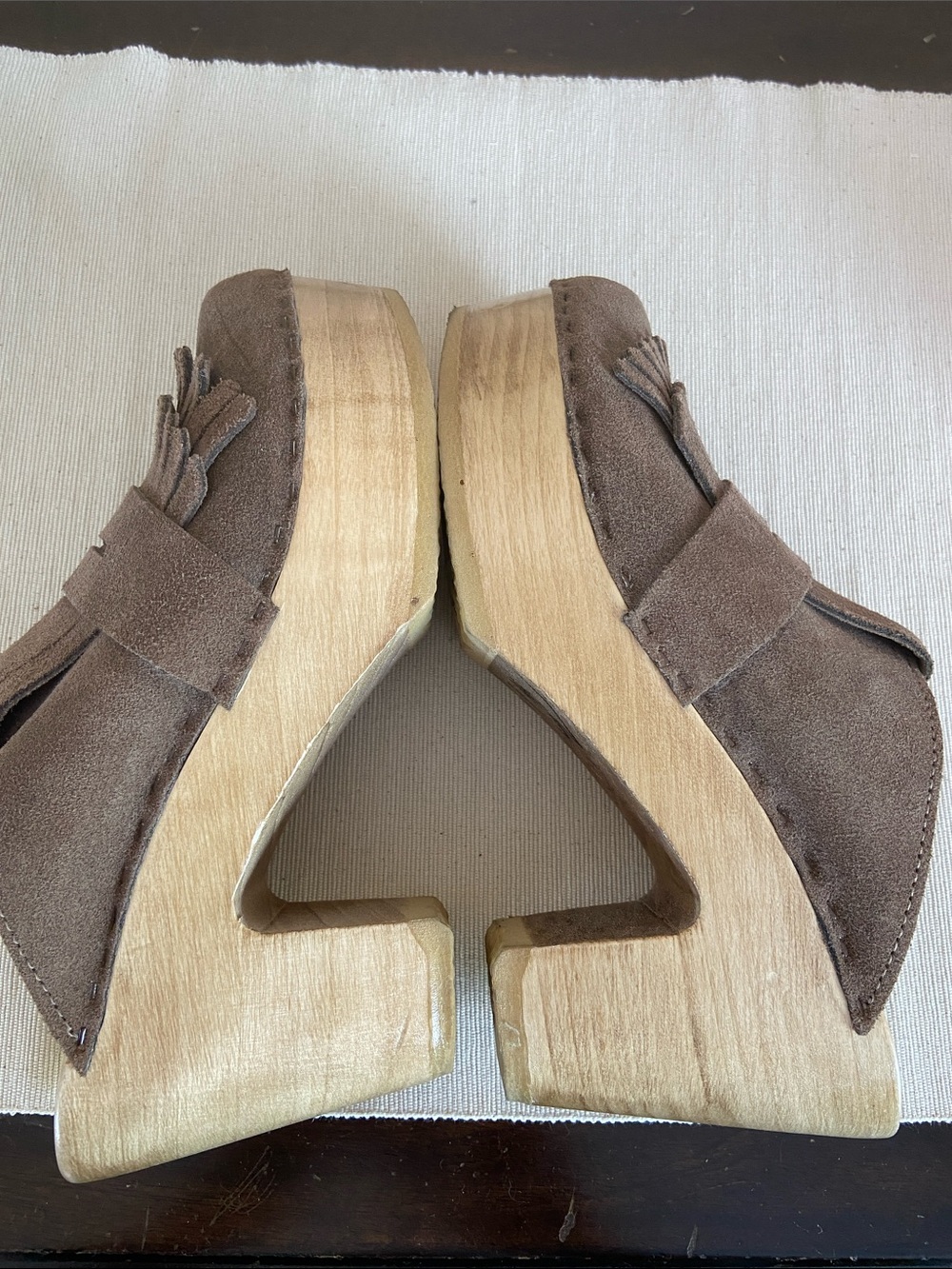 No, 6 Kiltie Platform Suede Clogs  Light Brown wirh Fringe Detail Size 8 1/2 - Picture 8 of 13